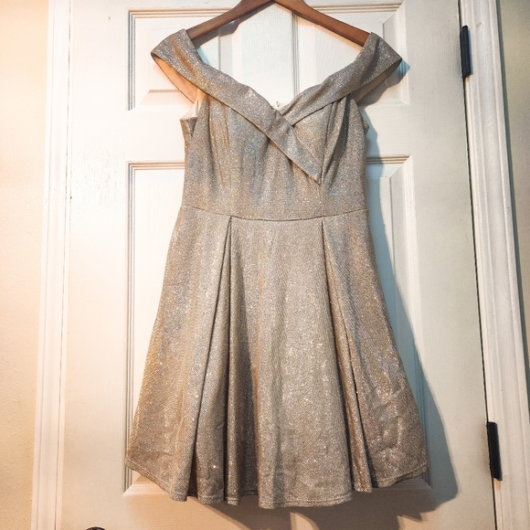 B. Smart Dresses & Skirts - B. Smart Juniors Gold Party Dress, Size Large